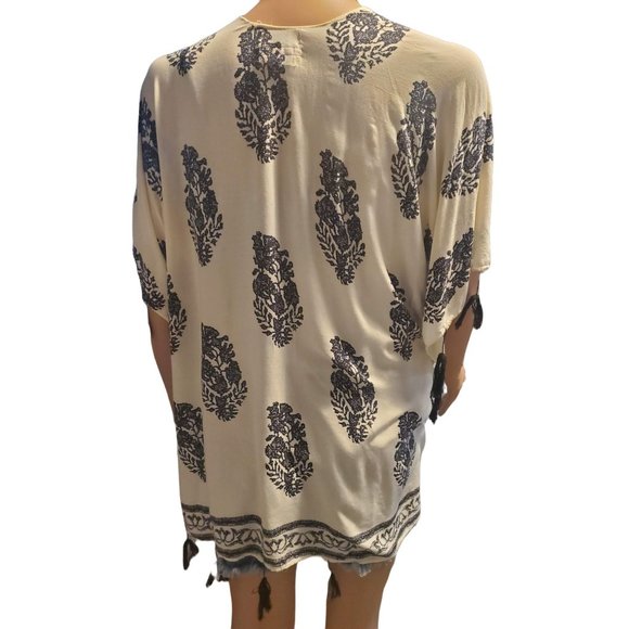 Laetitia Vintage Pattern Oversized Hanky Hem Kimono/Cardigan with tassels OS - Picture 3 of 10